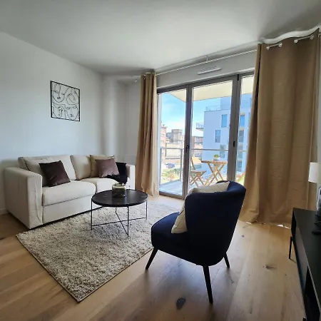 Le Quai Des Bleus * 凯恩